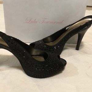 blingy black high heal pumps. only worn once